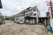 ขายทาวน์เฮาส์ 3 ชั้น หมู่บ้านไทยธานี ถนนโชคชัย 4 ซอย 84 หลังริม