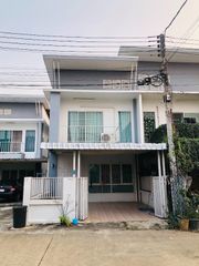  5A2MG0710 ให้เช่าทาวน์โฮมสองชั้น 2 ห้องนอน  3 ห้องน้ำ  1ห้องรับแขก    ขนาดที่ดิน  18 ตร ว.   ราคา 8,500บาทต่อเดือน 