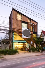 C8MG100495  ขายอาคารตึกสำนักงาน Office & COFFEE SHOP  3 ชั้น  2ห้องนอน   3ห้องน้ำ   ขนาดที่ดิน  51 ตร ว.     ขายในราคา 25 ล้านบาท  