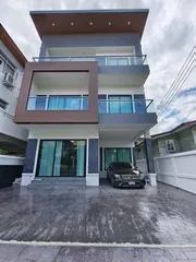 ขายบ้านเดี่ยว 3 ชั้น บ้านพึ่งสร้างเสร็จ ซอยสุขุมวิท 65 บ้านซอยเอกมัย 12 แถมเฟอร์นิเจอร์และเครื่องใช้ไฟฟ้าตามภาพ
