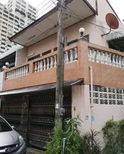 ขายบ้านพร้อมที่ดิน อยู่ในหมู่บ้านอยู่เจริญ ซอยชานเมืองแยก 11 หลังมุม หลังบิ๊กซีรัชดาภิเษก