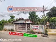ขายบ้านเดี่ยว ซ.สรงประภา 24 เข้าซอย 600 เมตร พื้นที่ 69 ตรว. เป็นบ้านครึ่งตึกครึ่งไม้ บ้านปลูกชิดพื้นที่ด้านหลัง ด้านหน้ามีพื้นที่เหลือจำนวนมาก