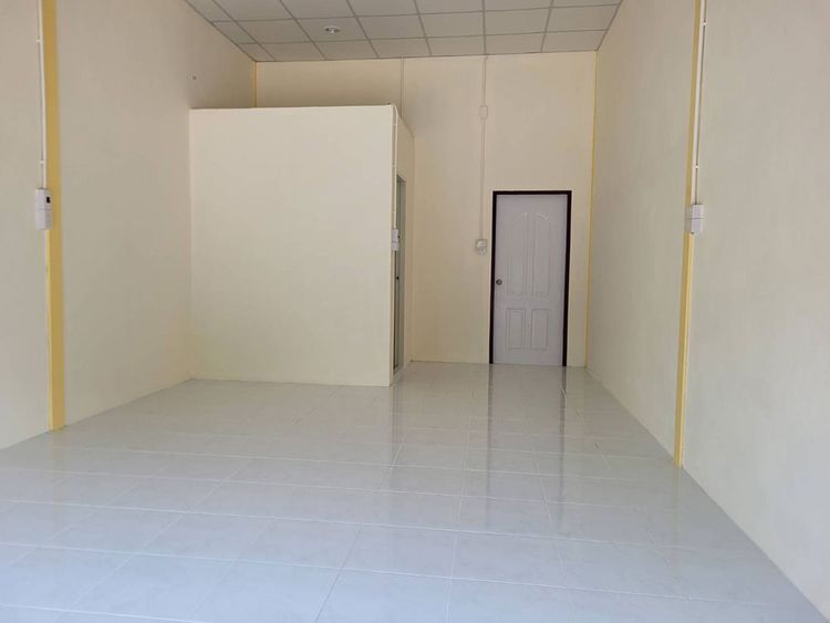 ห้องให้เช่า ห้องอาคารชั้นเดียว ด้านหน้ามีที่จอดรถ มีห้องครัวด้านหลัง, ภาพที่ 4