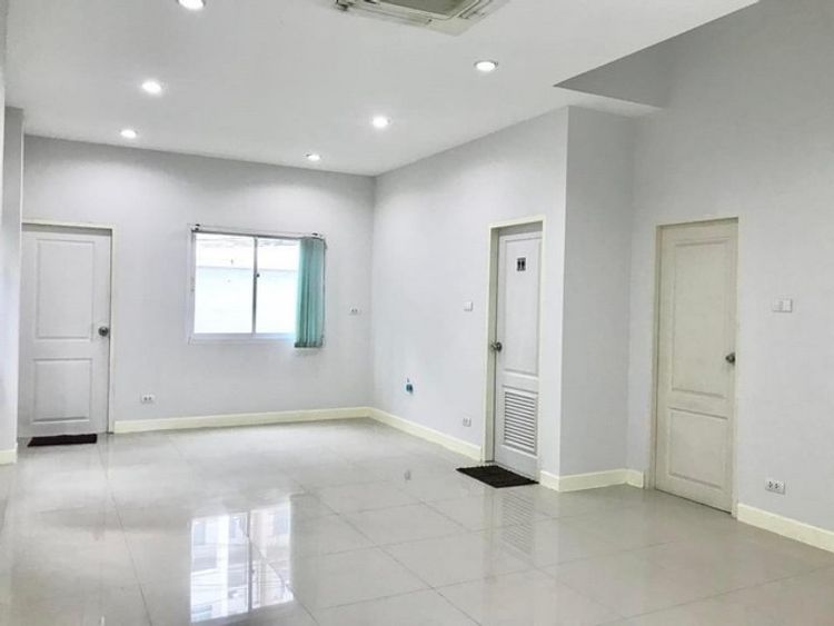 C3479 ให้เช่าทาวน์โฮม 3 ชั้น โครงการกานต์ศิริ นวลจันทร์ 48 หลังริม, ภาพที่ 4