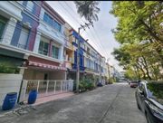 ขายทาวน์โฮม 3ชั้น บ้านกลางเมือง บริติชทาวน์-ศรีนครินทร์ ใกล้เซ็นทรัลบางนา บิ๊กซีศรีนครินทร์ พร้อมเฟอร์นิเจอร์บิวท์อินน์