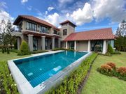 บ้านหรู เขาใหญ่ 425 ตร.วา พร้อมสระว่ายน้ำ เฟอร์ครบ พร้อมอยู่ ทะเลสาบกลางหมู่บ้าน Bella Del Monte ใกล้เขตป่าเพียง 250 เมตร หมูสี โป่งตาลอง