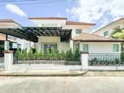 ASS1775 ให้เช่าบ้านเดี่ยวสองชั้น 4 ห้องนอน 3 ห้องน้ำ 1 ห้องรับแขก 1 ห้องครัว   ให้เช่าราคา   22,000 บาทต่อเดือน  ขนาดที่ดิน  62.1  ตรว. พื้นที่ใช้สอย 200 ตรม.