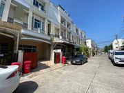 ให้เช่า บ้านทาวน์โฮม3ชั้น  หมู่บ้านปริญลักษณ์   เพชรเกษม69  15000บาท