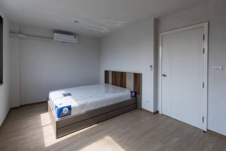 ให้เช่าโฮมออฟฟิศ  4 ชั้น  5 ห้องนอน 4 ห้องน้ํา เฟอร์บิ้วอิน  ใกล้ BTS, ภาพที่ 4