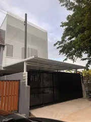 ขายบ้านสไตล์โมเดิร์น 2 ชั้น ขนาด 60 ตรว 2 ห้องนอน 2 ห้องน้ำ ซอยวชิรธรรมสาธิต 7