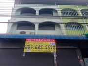 ขายด่วน อาคารพาณิชย์ 3 ชั้นครึ่ง  18 ตรว. ซอย ลำภู ถ.เศรษฐกิจ ต.ท่าไม้ อ.กระทุ่มแบน จ.สมุทรสาคร  ZW230