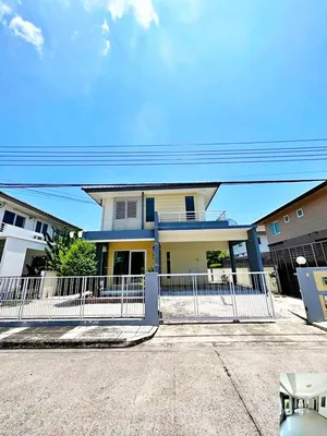ใหญ่มาก  ให้เช่าบ้านเดี่ยว 2 ชั้น รร. นวมินทราชินูทิศ บางบ่อ บางนาตราด กม.26 50ตรว. 140ตรม. โรงพยาบาลบางเสาธง 3นอน 2น้ำ 2จอดรถ 1แอร์ 