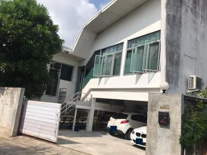 ขายบ้านเดี่ยว 45 ตร.วา (แบบเล่นระดับ) หลังมุม ** ซอยสุวินทวงศ์ 13 แยก 4  เขตมีนบุรี กรุงเทพมหานคร   ลดราคา 250,000 บาท 