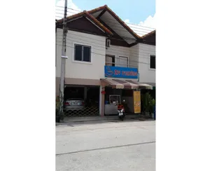 หมู่บ้านธนกฤต ตำบลคลองจิก บางปะอิน พระนครศรีอยุธยา ขายทาวน์เฮ้าส์ 2 ชั้น 18 ตารางวา 3 ห้องนอน 2 ห้องน้ำ