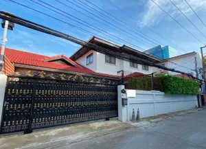  PN26 ให้เช่า บ้านเดี่ยว 2 ชั้น ซอยอารีย์สัมพันธ์ 6 ถนนพหลโยธิน 5 ถนนพระราม-6 ใกล้ BTS อารีย์  เดินทางสะดวก เหมาะอยู่อาศัย