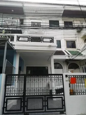 ให้เช่าทาวน์โฮม3ชั้นถนนรัชดาใกล้MRTศูนย์วัฒนธรรมเหมาะพักอาศัย หรือค้าขายได้ รีโนเวทใหม่ทั้งหลัง 
