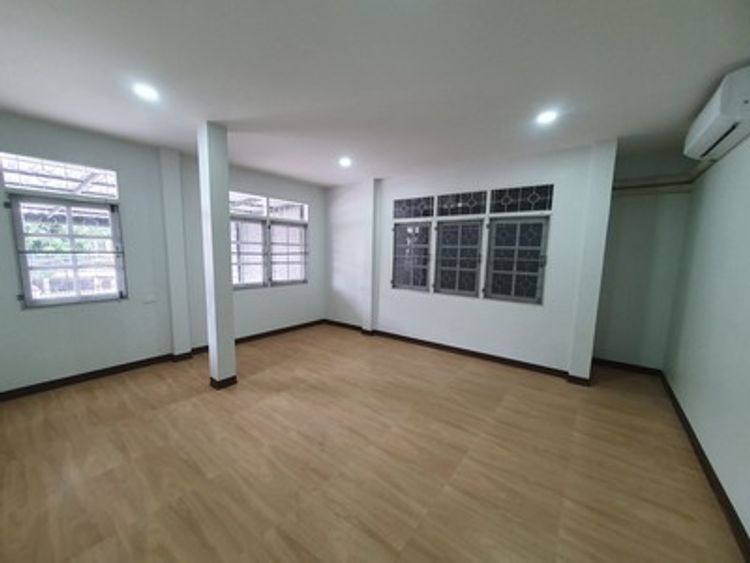 RH1168 ให้เช่าบ้านเดี่ยว 2 ชั้นบ้านเดี่ยว 2 ชั้น 4 ห้องนอน 3 3 ใกล้ MRT, ภาพที่ 4