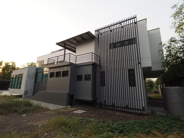 POR3753 ด่วน ขาย บ้าน ริมน้ำคลอง สไตล์โมเดิร์น 2 ชั้นครึ่ง บนที่ดิน 1 , ภาพที่ 4
