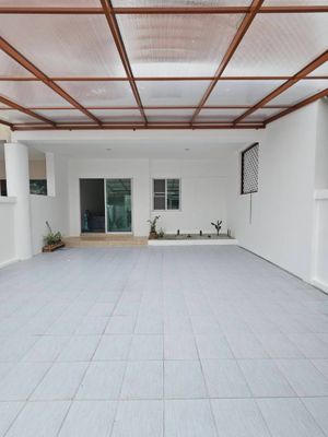 ขาย ทาวน์เฮาส์ 2 หมู่บ้าน เมโทรพาร์ค อ่าวอุดม อยู่หลังม.เกษตร ศรีราชา
