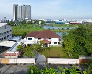 ให้เช่าบ้านเดี่ยวหลังใหญ่ พื้นที่ใช้สอย 500 ตร.ม. ที่จอดรถ 12 คัน เหมาะสำหรับอยู่อาศัยก็ได้หรือทำออฟฟิศ ใกล้ BTSแบริ่ง