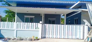 AHD1640 ให้เช่าบ้านเดี่ยวชั้นเดียว 2 ห้องนอน 1 ห้องน้ำ  1 ห้องครัว   ที่จอดรถ 1 คัน ขนาดที่ดิน  30  ตรว.    ให้เช่าราคา 7,500 บาทต่อเดือน   *ไม่รับสัตว์เลี้ยง