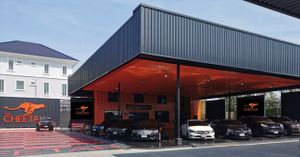 ให้เช่าพื้นที่ทำตลาดรถยนต์มือสอง 2 ล็อค 400 ตารางเมตร ถนนพรานนก-พุทธมณฑล สาย4 เขตตลิ่งชัน กรุงเทพฯ