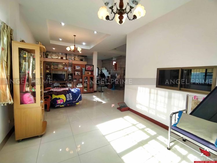ขายด่วน ! บ้านสร้างเอง 2 ชั้นครึ่ง บ้านพร้อมอยู่ ทำเลดีมาก , ภาพที่ 4