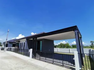 ASS1894 ให้เช่าบ้านเดี่ยวชั้นเดียว   2 ห้องนอน 2 ห้องน้ำ 1 ห้องรับแขก 1 ห้องครัว   ให้เช่าราคา 10,000 บาทต่อเดือน  ขนาดที่ดิน   49   ตรว.   *รับสัตว์เลี้ยง