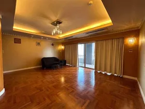 Penthouse on the top floor of Kasemsan1 