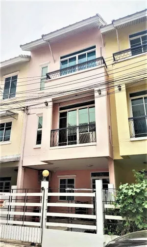ลดอลังการ...หลังปีใหม่  ขายและให้เช่าโฮมออฟฟิศ 3 ชั้น  หมู่บ้านติดถนนใหญ่ ทำเลดี เดินทางสดวก