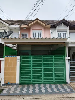 ขายทาวน์เฮ้าส์ 2 ชั้น เจ้าของขายเอง ดูแลบ้านตลอด ทำเลดีตรงข้ามเซ็นทรับล ใกล้รถไฟฟ้า