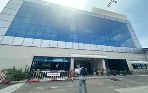 ให้เช่าโรงงานและโกดังคลังสินค้า พร้อมหอพักพนักงาน ติดถนนเพชรเกษม สามพราน จ.นครปฐม เหมาะเช่าเปิดกิจการได้ทันที