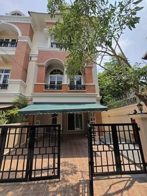 ให้เช่าทาวน์โฮม 3 ชั้น Casa City ลาดพร้าว ซอยโยธินพัฒนา 3 (หลังมุม) ใกล้เลียบด่วนเอกมัย-รามอินทรา