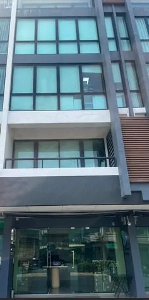 ให้เซ้งอาคารพาณิชย์ 5 ชั้น ย่านสีลม บางรัก เหมาะทำคาเฟ่ Hostel คลินิก