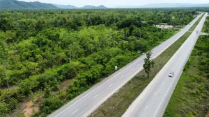 ขายที่ดินราคาถูก ติดถนนพหลโยธิน อ.เถิน ลำปาง 2 ไร่ 2 งาน 88 ตร.ว.