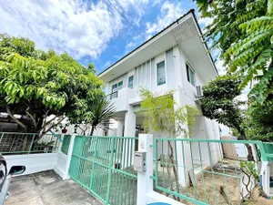 ตลาดนัดสามโคก 3 กม. เฟอร์ครบ ให้เช่าบ้านเดี่ยว 2 ชิ้น ศาลาหน้าบ้าน หลังมุม 52ตรว. 138ตรม. เฟอร์พร้อมอยู่ 3นอน 2น้ำ 2จอดรถ 2แอร์ BRT เชียงราก 