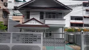 ให้เช่าบ้านเดี่ยวสุขุมวิท70ใกล้BTSอุดมสุข3นอน3น้ำแอร์1เครื่องเฟอร์บางส่วนเช่า30,000บาท ถ.สุขุมวิท70