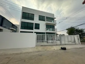 ให้เช่าโฮมออฟฟิศ 3ชั้น 432 ตร.ม. ย่านดอนเมือง หลักสี่ พร้อมเข้าอยู่ จอดรถหลายคัน บ้านเปล่าไม่มีเฟอร์นิเจอร์ ใกล้สนามบินดอนเมือง (N1-T2668)