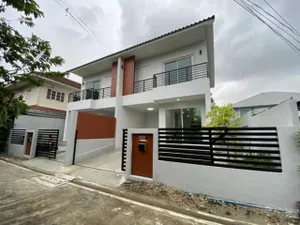 ให้เช่าบ้านเดี่ยว 2 ชั้น ตกแต่งใหม่ ซอยรัชดาภิเษก 42 เฟอร์นิเจอร์พร้อมเข้าอยู่ ใกล้ห้าง เมเจอร์รัชโยธิน เซ็นทรัลลาดพร้าว ยูเนี่ยนมอลล์ (H2-T2647)