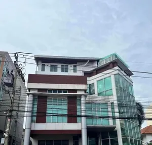 ให้เช่า-ขาย โฮมออฟฟิศ 4 ชั้น ถนนตลาดบางใหญ่ นนทบุรี  ขนาดที่ดิน 90 ตร.ว. ตกแต่งพร้อมมาก แถมแอร์กว่า20ตัว พร้อมใช้งาน 
