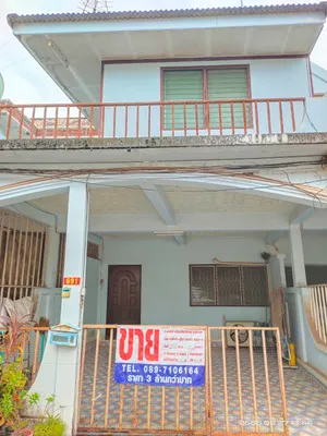 ขายทาวเฮาส์ทำเลทอง หน้ากว้าง 5 เมตร ค้าขายหน้าบ้านได้  ติดถนนหลังโรงเรียนปทุมเทพฯ ใกล้ตลาดบ่อหิน ใกล้ 7-11 ใกล้Mini BigCใกล้เซ็นเตอร์พ้อย