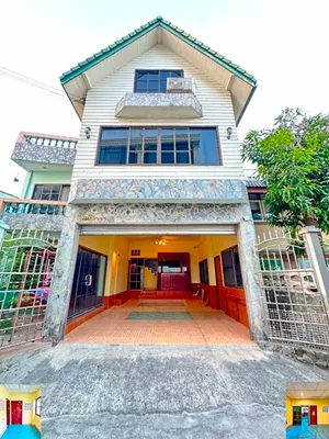 ดาดฟ้า ลาดพร้าว 27ตรว. MRT สุทธิสาร 700ม. รัชดาภิเษก3-19 ให้เช่าทาวน์เฮาส์ 2 ชั้น 180ตรม. ทำเลทอง 2นอน 2น้ำ 2จอดรถ 3แอร์ เดอะ สตรีท รัชดา