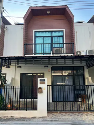 TP.2313ขายและให้เช่าบ้านทาวน์เฮาส์ 2 ชั้น พร้อมเฟอร์นิเจอร์สไตล์ยูโรเปี้ยน พิกัด : หมู่บ้านวีวิลเลจ ถนนมิตรสัมพันธ์ 