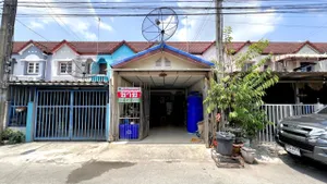 ขายทาวน์เฮ้าส์ เธียรทอง สังฆสันติสุข 30 เนื้อที่ 20 ตร.ว. 2 ชั้น 3 ห้องนอน เดินทางสะดวก ต่อเติมด้านหน้าเป็นร้านค้า