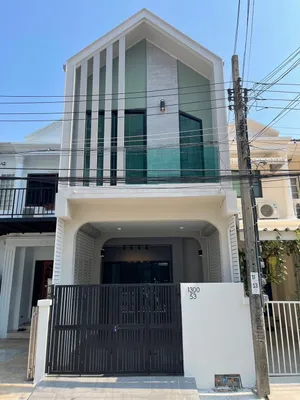 หมู่บ้านพรประดิษฐ์ สุขุมวิท50 ทาวน์โฮมรีโนเวท 16 ตรว. พร้อมอยู่
