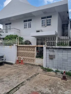 PT12 ขายบ้านเดี่ยว 2 ชั้น ย่านสาทร หลังมุม 71 ตรว. 4 ห้องนอน ซอยเย็นอากาศ 1 แขวงทุ่งมหาเมฆ เขตสาทร *** ขายตามสภาพ *** บ้านต้องรีโนเวท