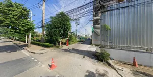 ขายที่ดินเปล่า ในซอยลาซาล 51 ทำเลดีมาก เหมาะทำทาวน์โฮม !