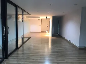 (ให้เช่า )ออฟฟิศ ตึกState Tower ใจกลางเมือง ( ขนาด 120 ตร.ม ชั้น 28 วิวเมือง)