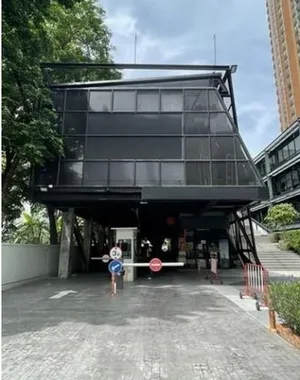 NS825 ให้เช่าพื้นที่ 100 ตร.ม ย่านเพชรบุรี อโศก ติดถนนใหญ่ ใกล้MRTเพชรบุรี