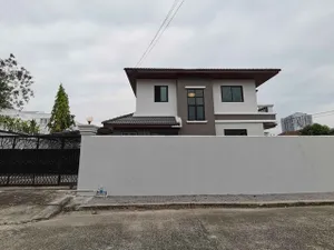  ให้เช่าบ้านเดี่ยว 2 ชั้น หมู่บ้านนภาลัย สุขุมวิท 70/3  ใกล้ BTS สถานนีบางนา ใกล้ทางด่วน
